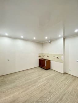 Продаем однокомнатную студию, 31.9 м², этаж 2 из 9. Фото 6