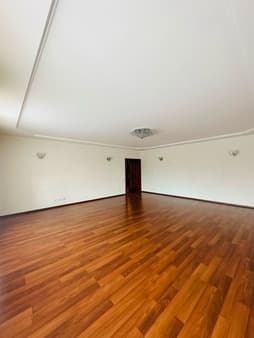 Продам четырехкомнатную квартиру, 135.9 м², этаж 4 из 9. Фото 2